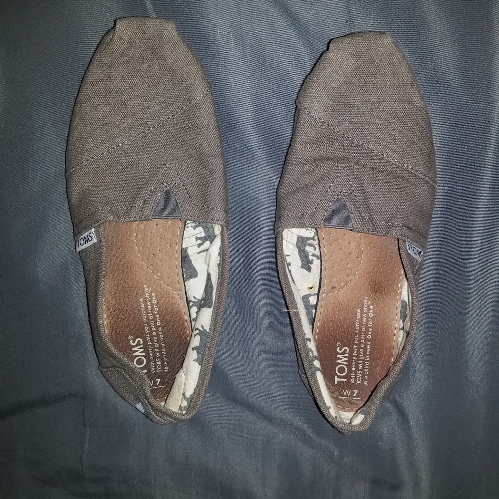 Gray Tom's shoes